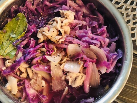 紫キャベツと豚肉のバルサミコ酢煮込み